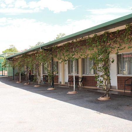 The Lodge Outback Motel Броукън Хил Екстериор снимка