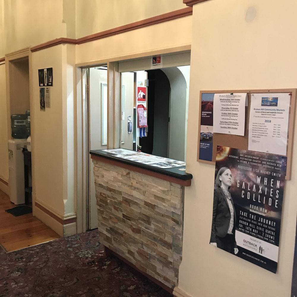 The Lodge Outback Motel Броукън Хил Екстериор снимка