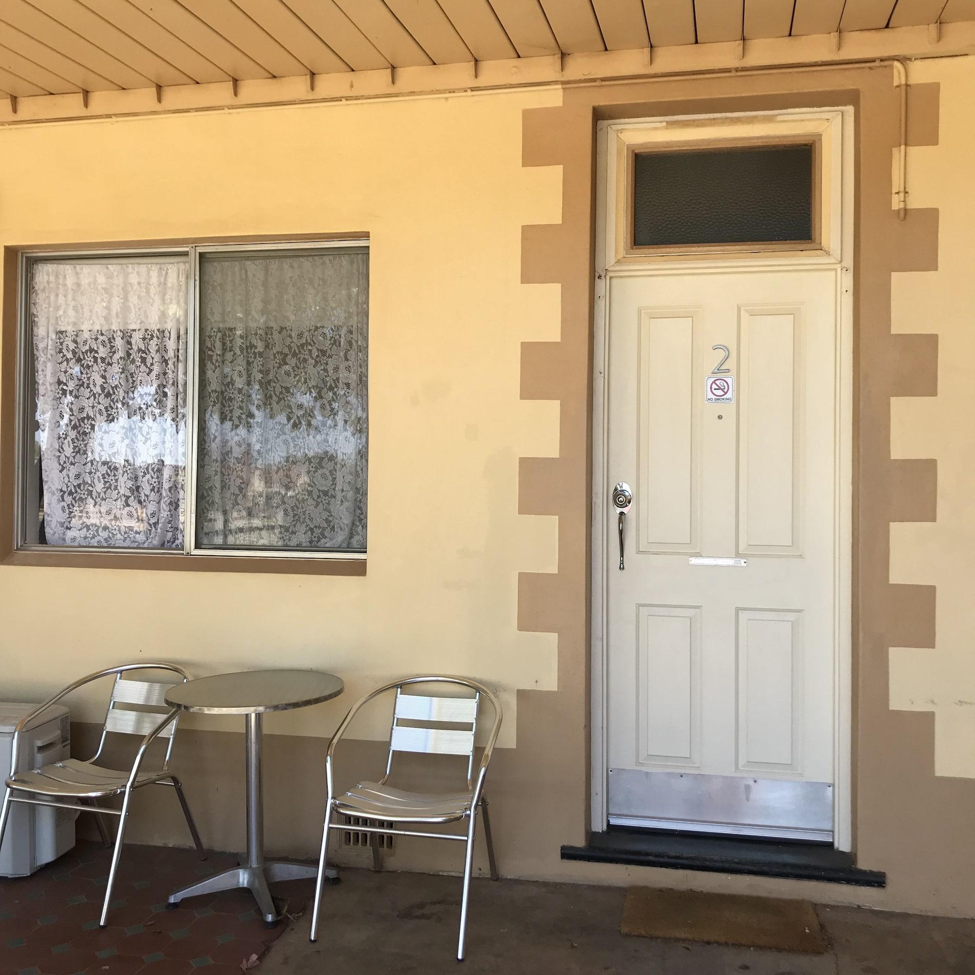 The Lodge Outback Motel Броукън Хил Екстериор снимка