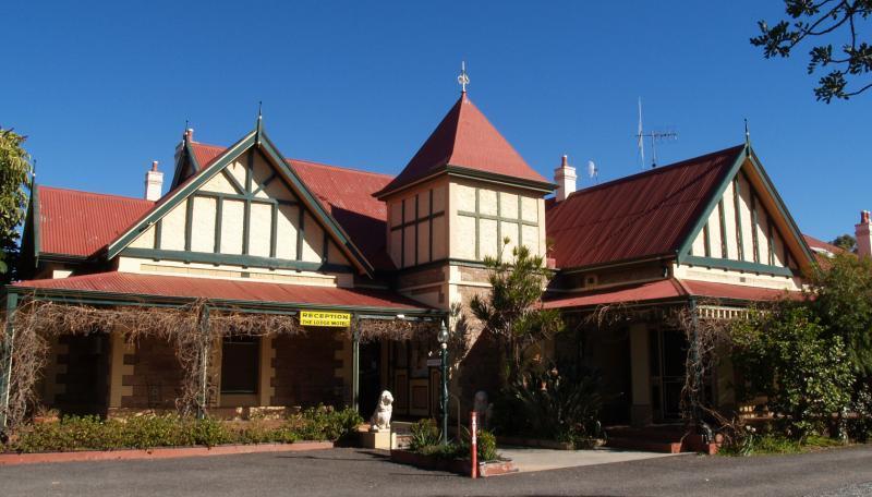 The Lodge Outback Motel Броукън Хил Екстериор снимка