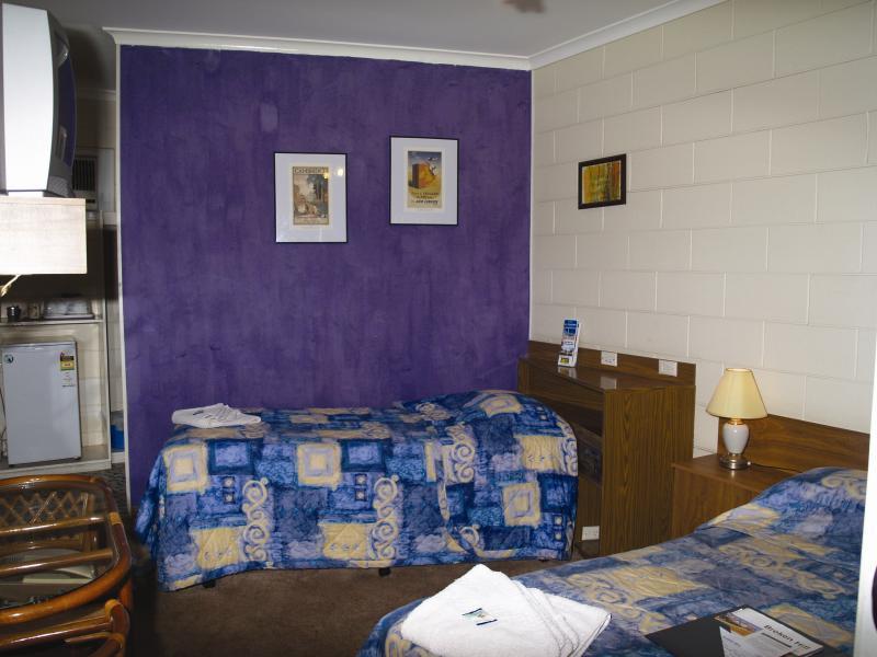 The Lodge Outback Motel Броукън Хил Екстериор снимка