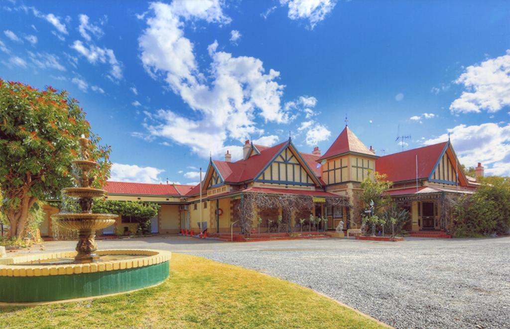 The Lodge Outback Motel Броукън Хил Екстериор снимка