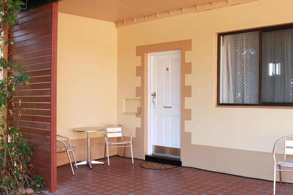 The Lodge Outback Motel Броукън Хил Екстериор снимка