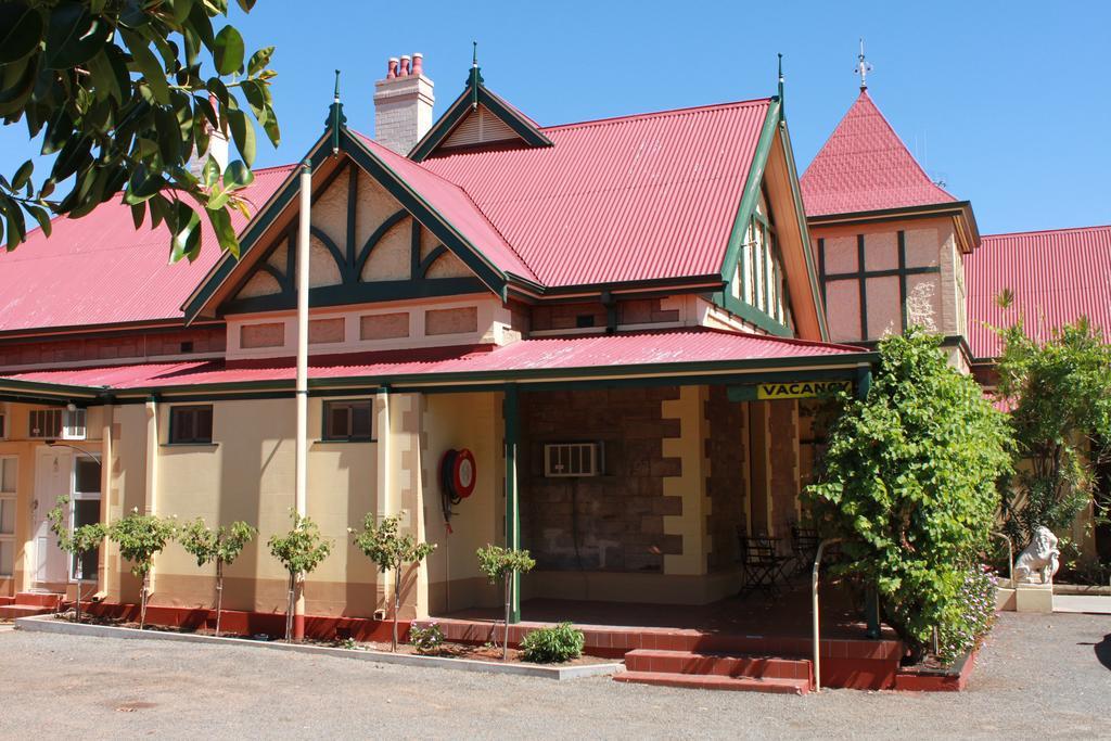 The Lodge Outback Motel Броукън Хил Екстериор снимка