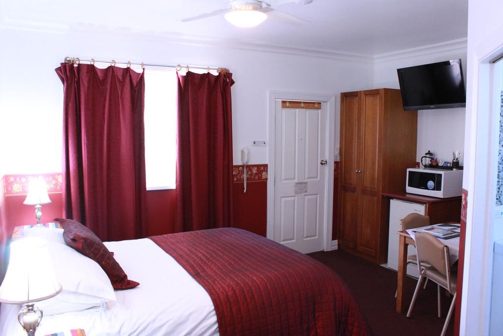 The Lodge Outback Motel Броукън Хил Екстериор снимка