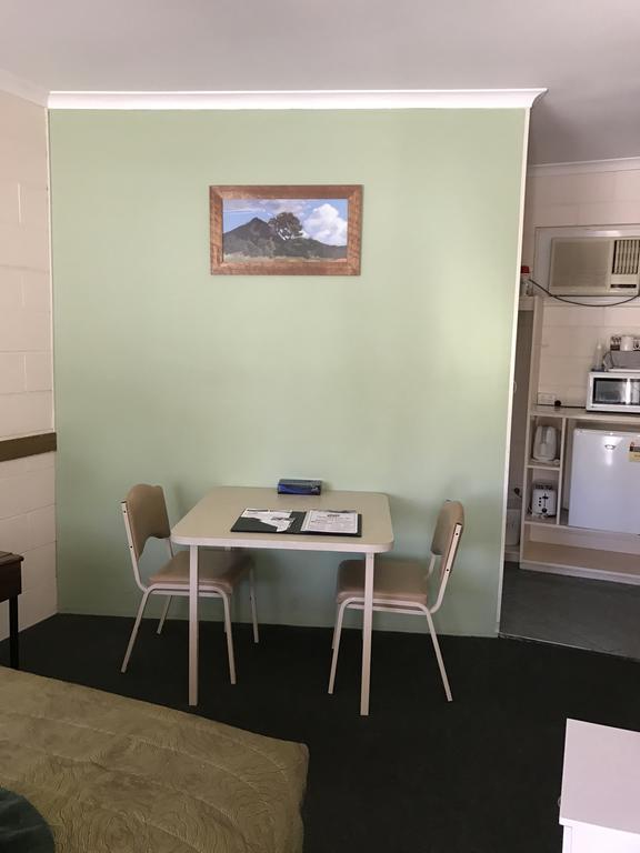 The Lodge Outback Motel Броукън Хил Екстериор снимка