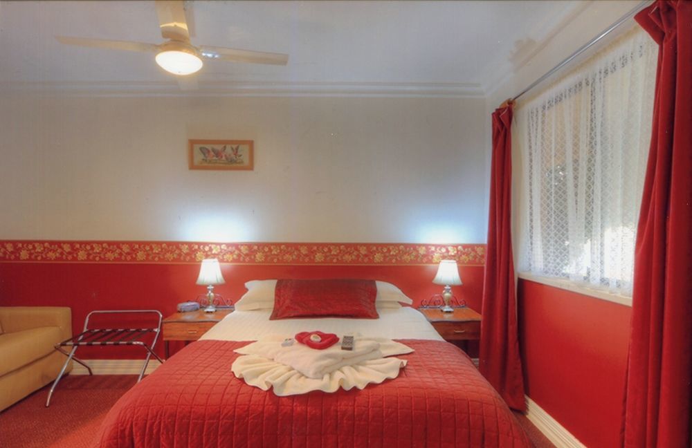 The Lodge Outback Motel Броукън Хил Екстериор снимка