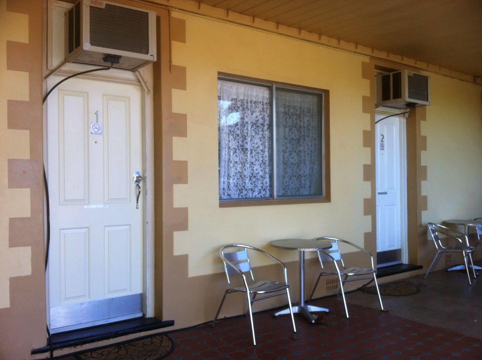The Lodge Outback Motel Броукън Хил Екстериор снимка