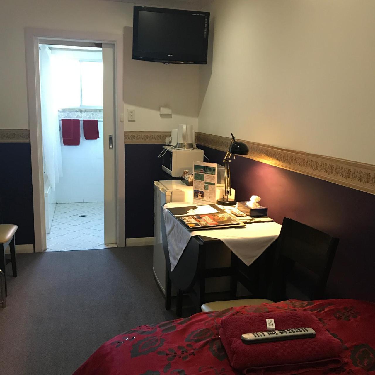 The Lodge Outback Motel Броукън Хил Екстериор снимка