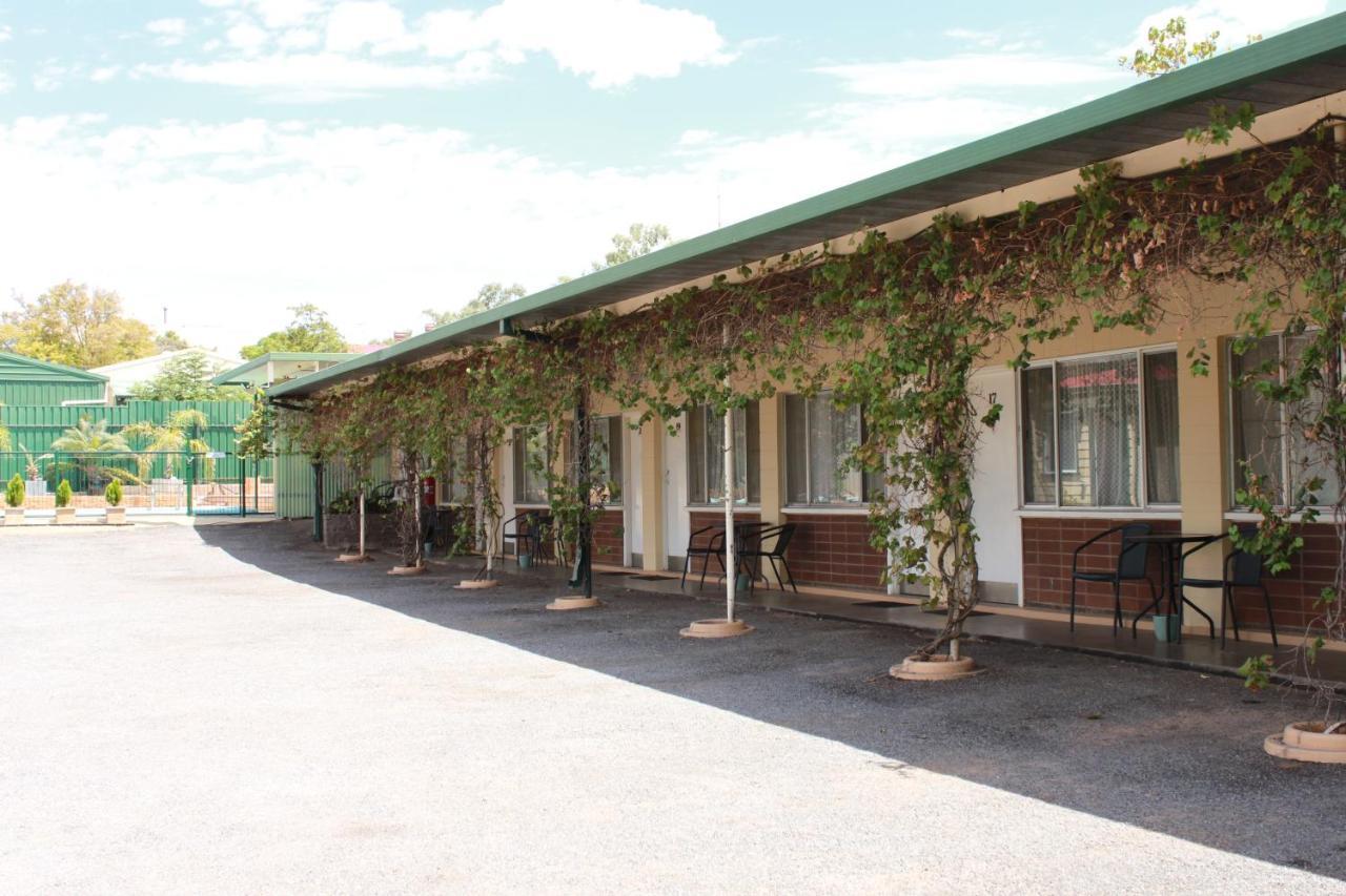 The Lodge Outback Motel Броукън Хил Екстериор снимка