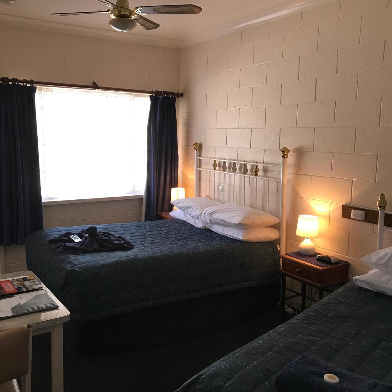 The Lodge Outback Motel Броукън Хил Екстериор снимка
